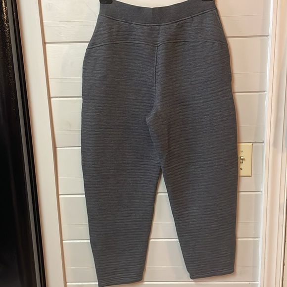 Athleta Women’s
Textured Cropped Pull-On
SweatPant Gray High Rise Size XS/TP. - Picture 3 of 11